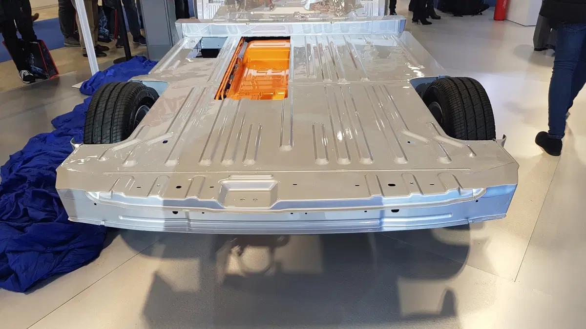 Veicoli Commerciali Ford, In arrivo: nuovi Transit elettrificati ibridi (mHEV+PHEV) (4)