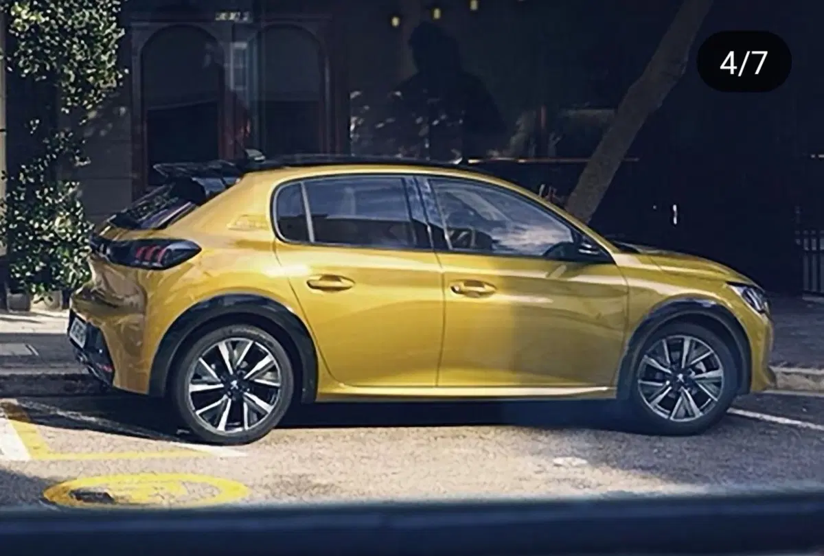 Peugeot 208 2019, è lei? 