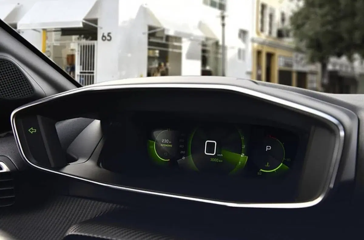 Peugeot 208 2019, è lei?  (7)
