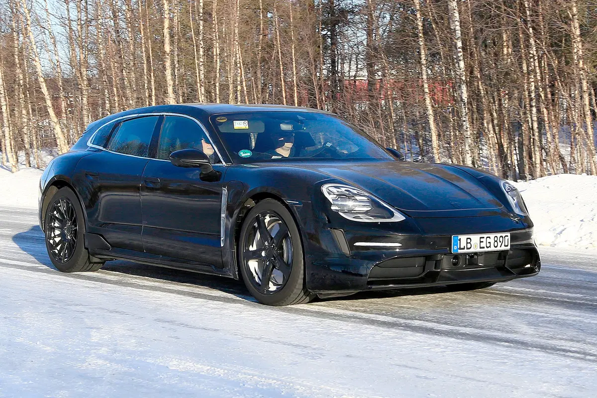 Porsche Taycan Sprot Turismo, secondo modello elettrico (2)