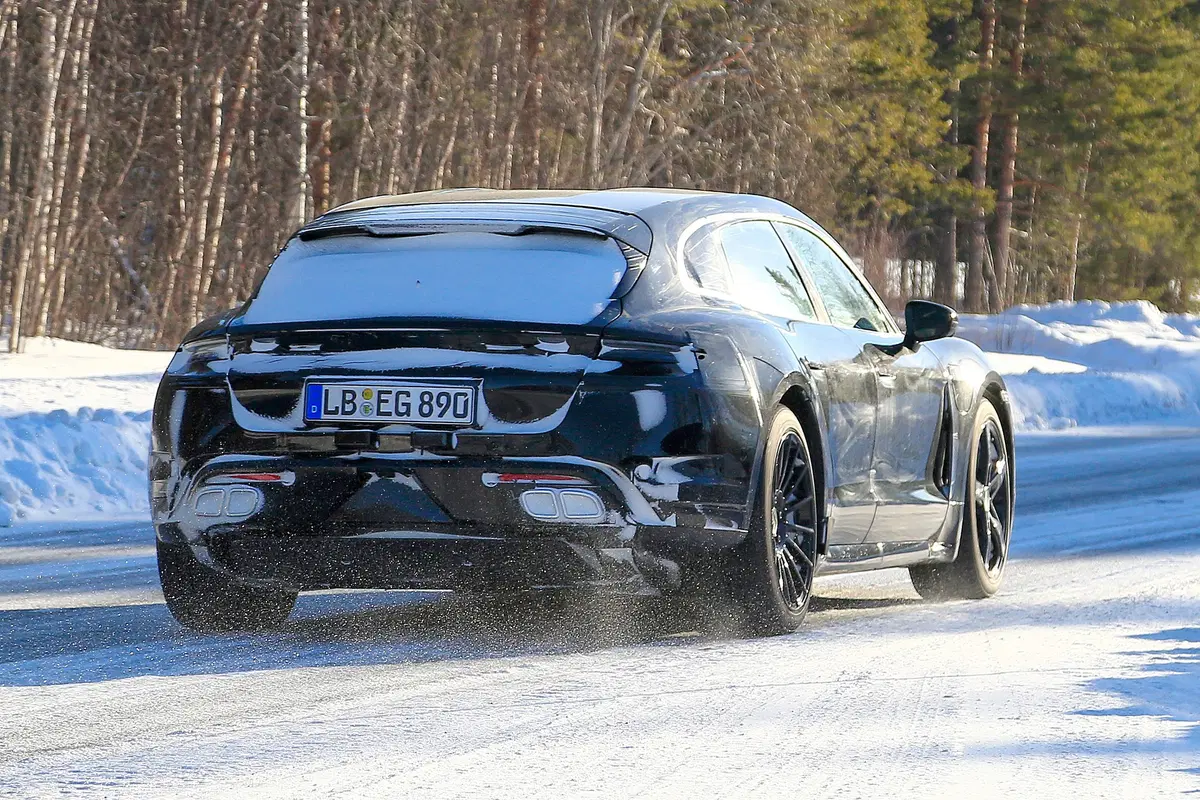 Porsche Taycan Sprot Turismo, secondo modello elettrico (3)