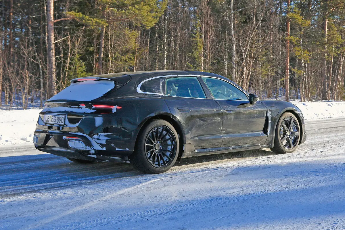Porsche Taycan Sprot Turismo, secondo modello elettrico (5)