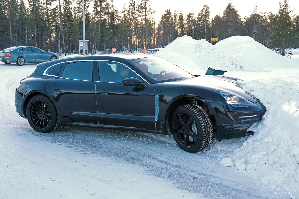 Porsche Taycan Sprot Turismo, secondo modello elettrico (6)