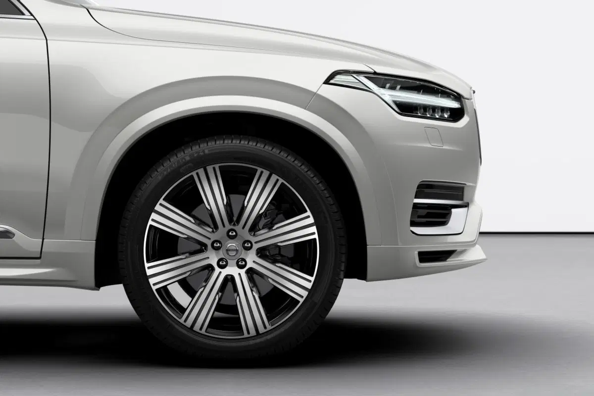 Volvo XC90, tempo di restyling (leggero) (18)