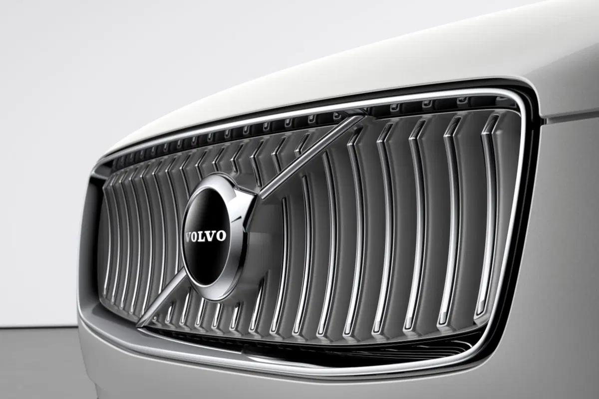 Volvo XC90, tempo di restyling (leggero) (23)