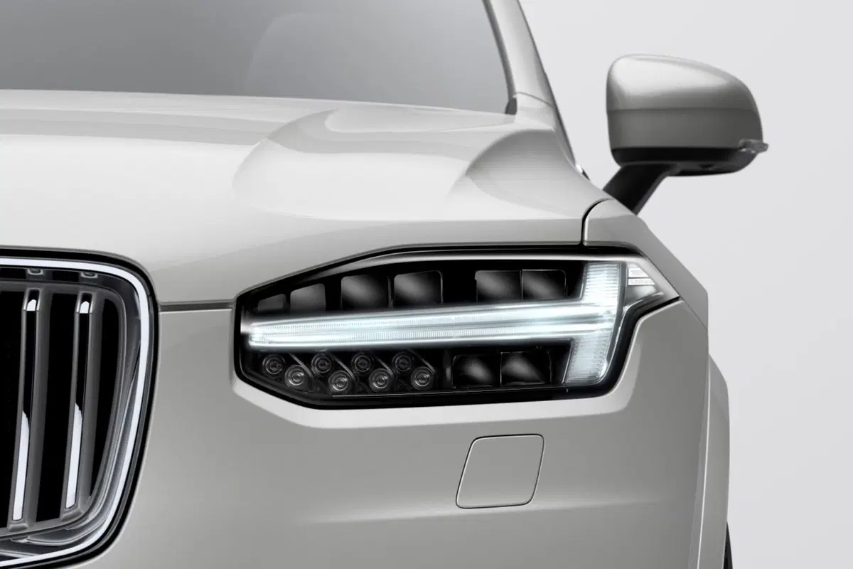 Volvo XC90, tempo di restyling (leggero) (24)