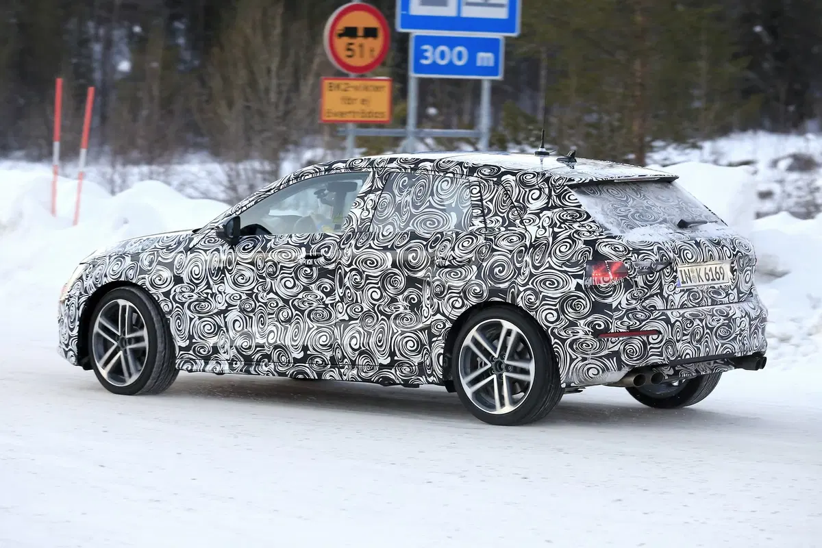 Audi A3 e S3: novità in arrivo [Foto spia] (2)