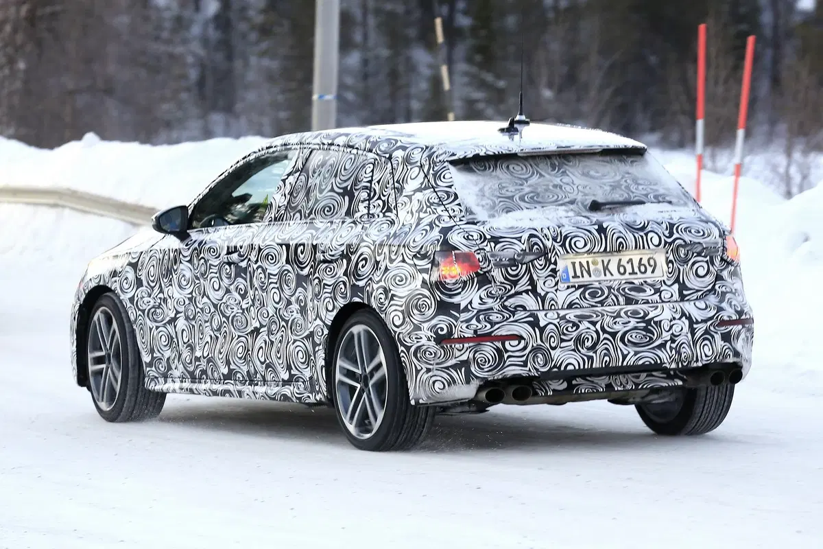 Audi A3 e S3: novità in arrivo [Foto spia] (10)
