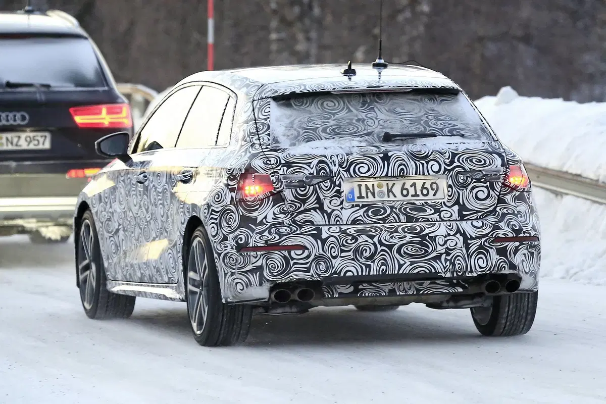 Audi A3 e S3: novità in arrivo [Foto spia] (11)
