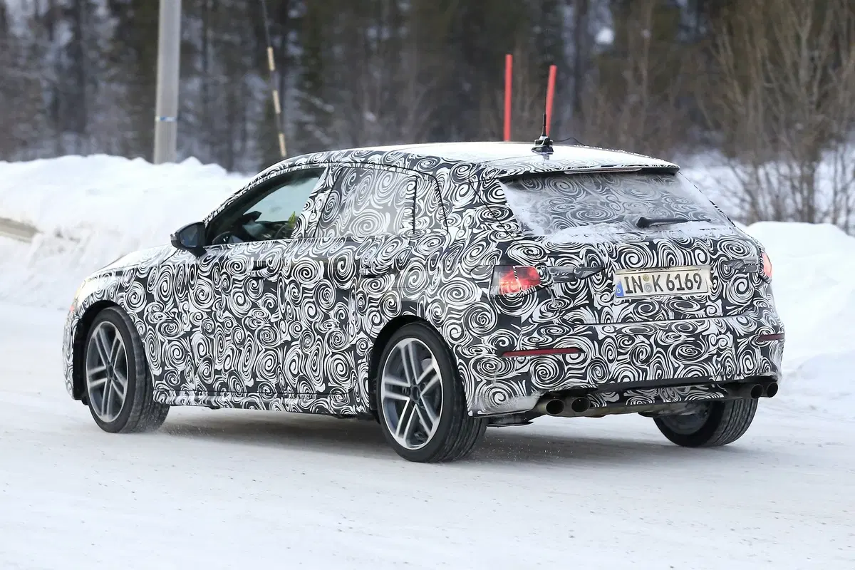 Audi A3 e S3: novità in arrivo [Foto spia] (14)