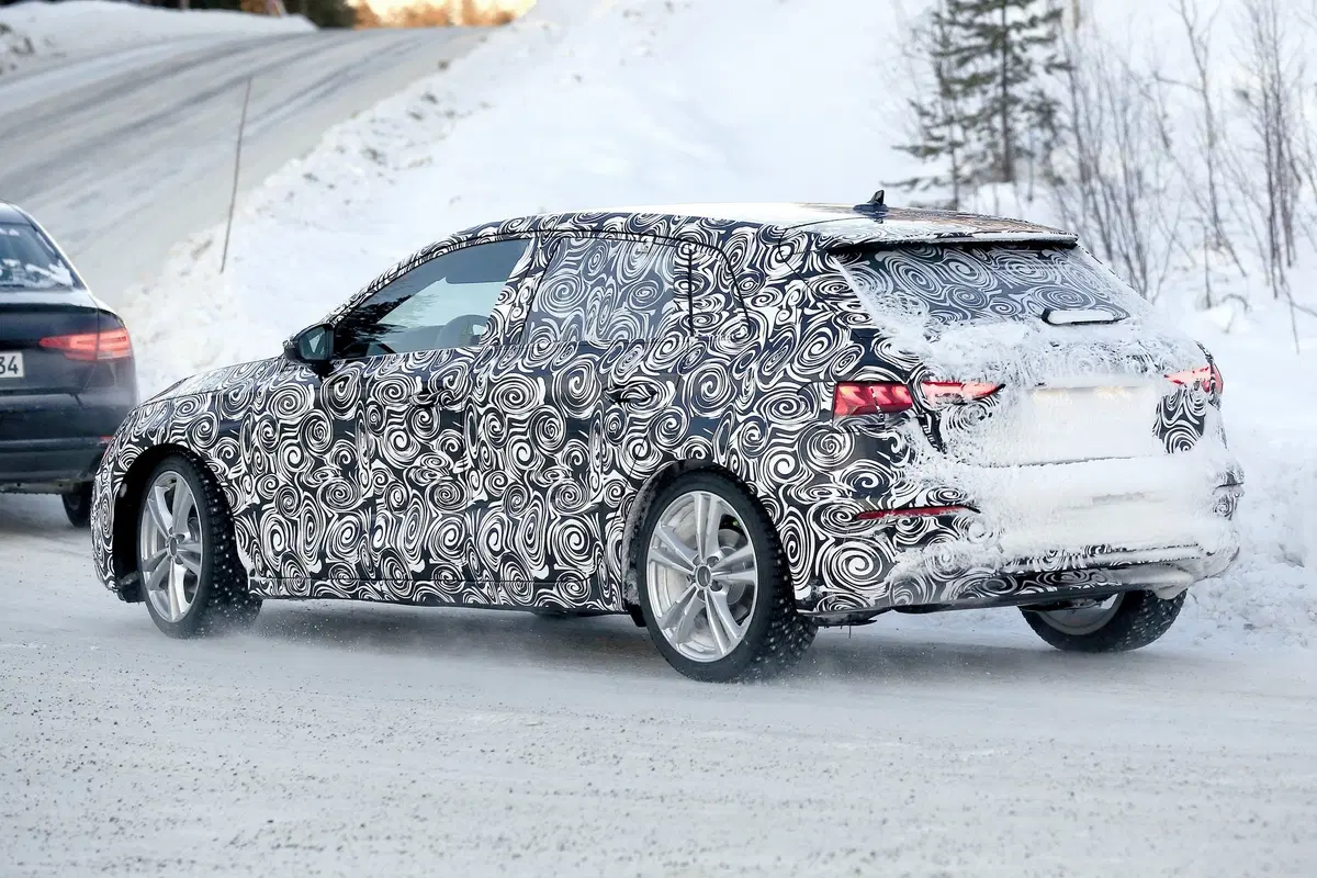 Audi A3 e S3: novità in arrivo [Foto spia] (6)