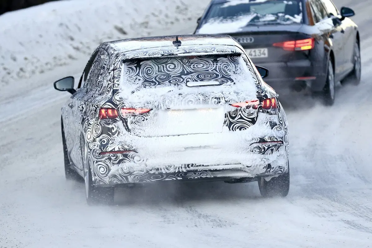 Audi A3 e S3: novità in arrivo [Foto spia] (13)