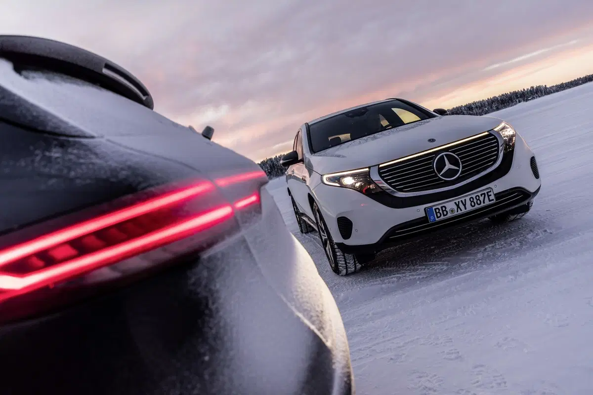 Mercedes EQC: test al freddo per il maxi SUV elettrico (7)