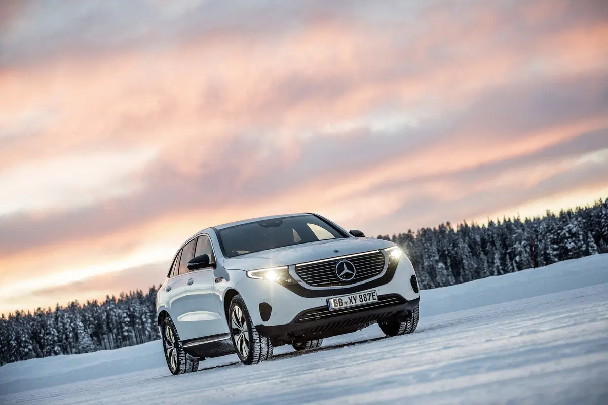 Mercedes EQC: test al freddo per il maxi SUV elettrico (14)