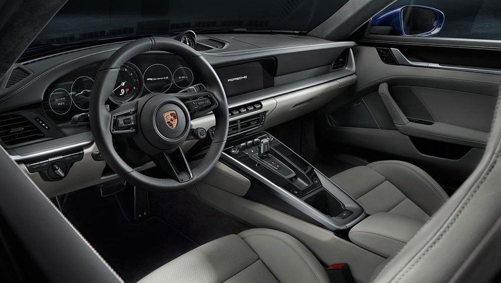 Gli interni della Porsche 911