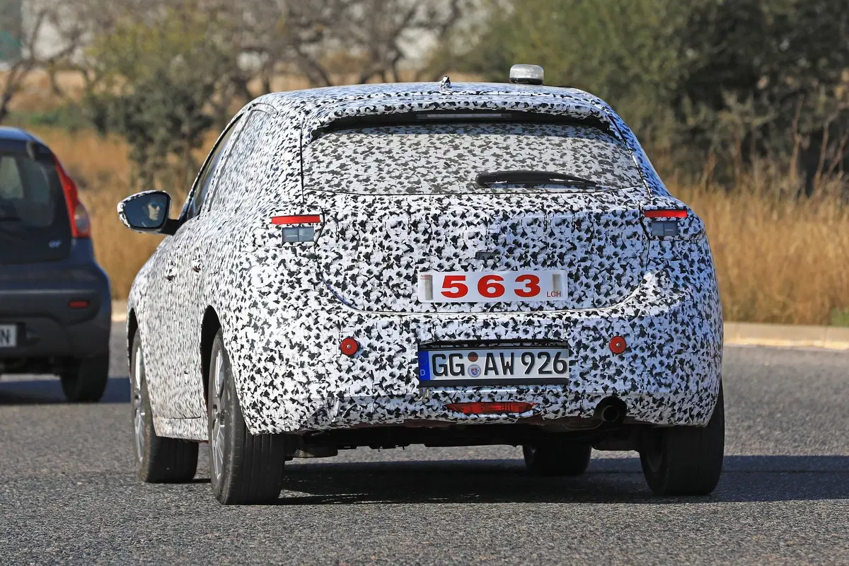 Opel Corsa: verso la nuova generazione, anche elettrica (5)