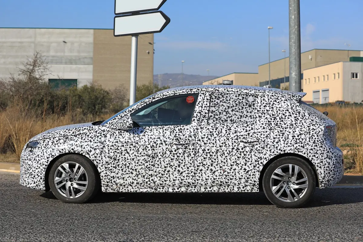 Opel Corsa: verso la nuova generazione, anche elettrica (3)