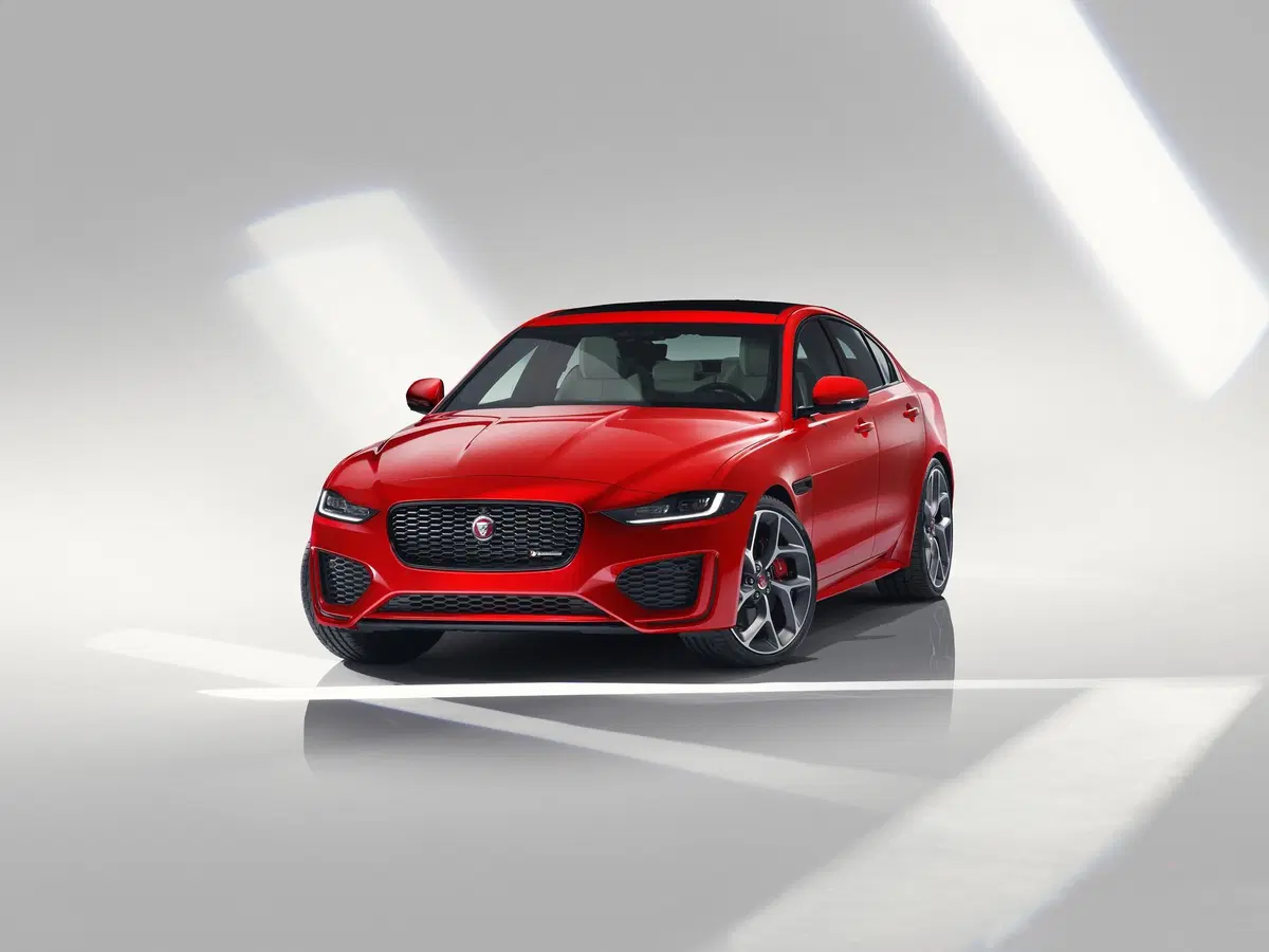 Nuova Jaguar XE: la berlina si rinnova da cima a fondo [Foto e video] (12)