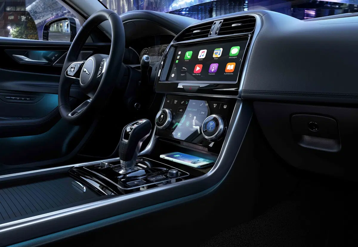 Nuova Jaguar XE: la berlina si rinnova da cima a fondo [Foto e video] (13)