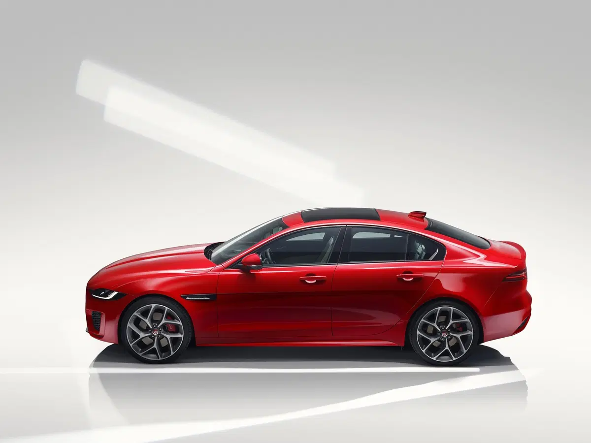 Nuova Jaguar XE: la berlina si rinnova da cima a fondo [Foto e video] (3)