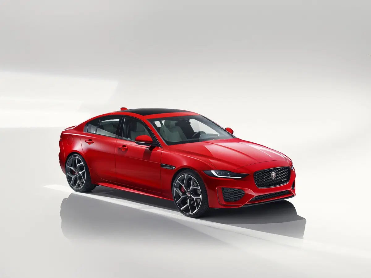 Nuova Jaguar XE: la berlina si rinnova da cima a fondo [Foto e video] (7)