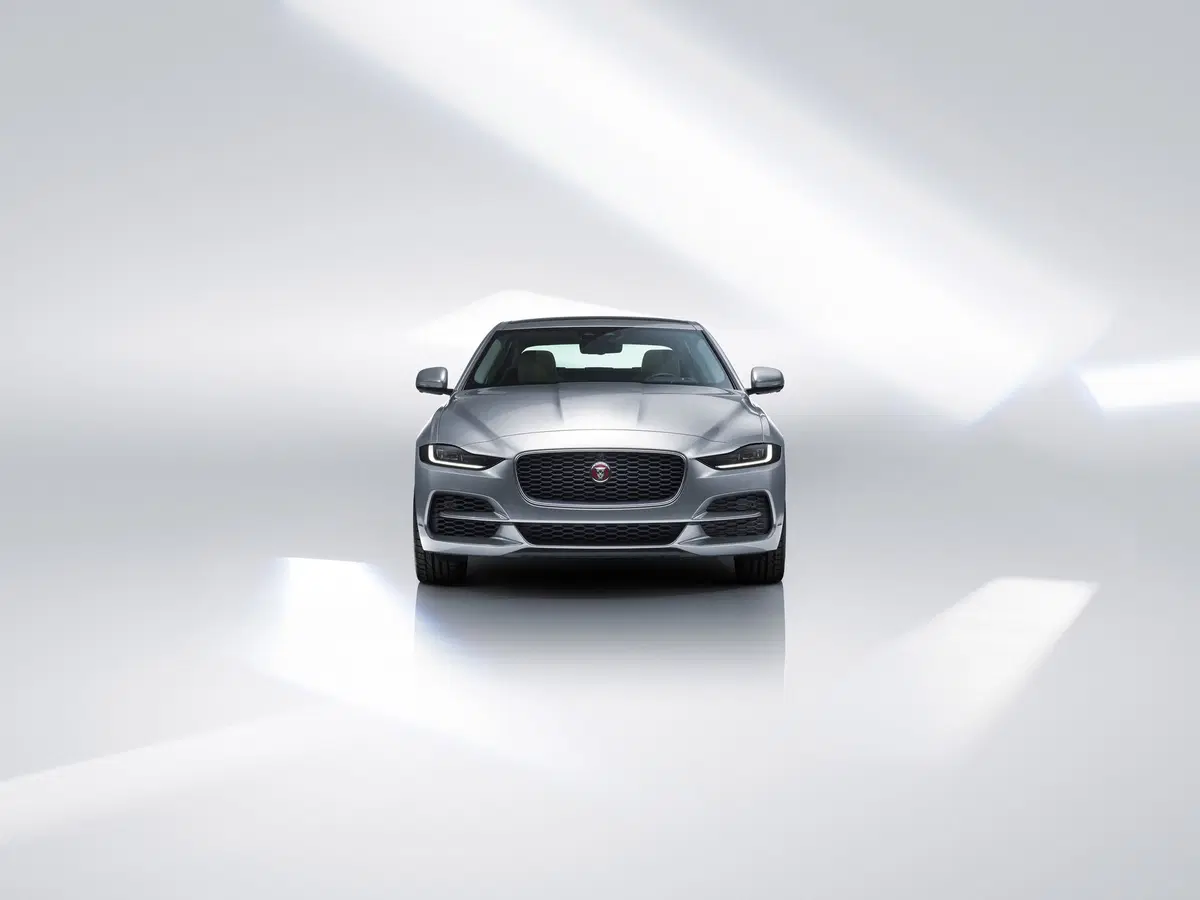 Nuova Jaguar XE: la berlina si rinnova da cima a fondo [Foto e video] (16)
