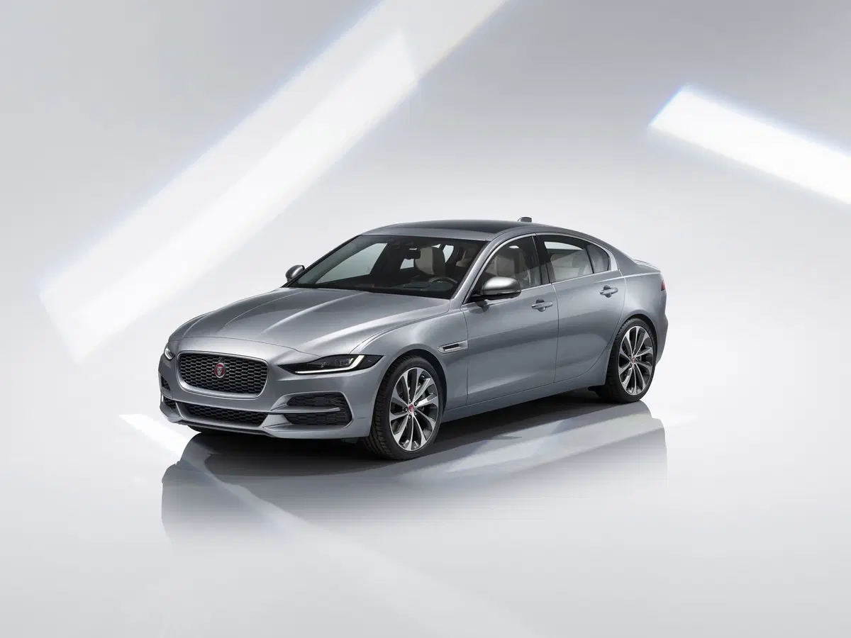 Nuova Jaguar XE: la berlina si rinnova da cima a fondo [Foto e video] (17)