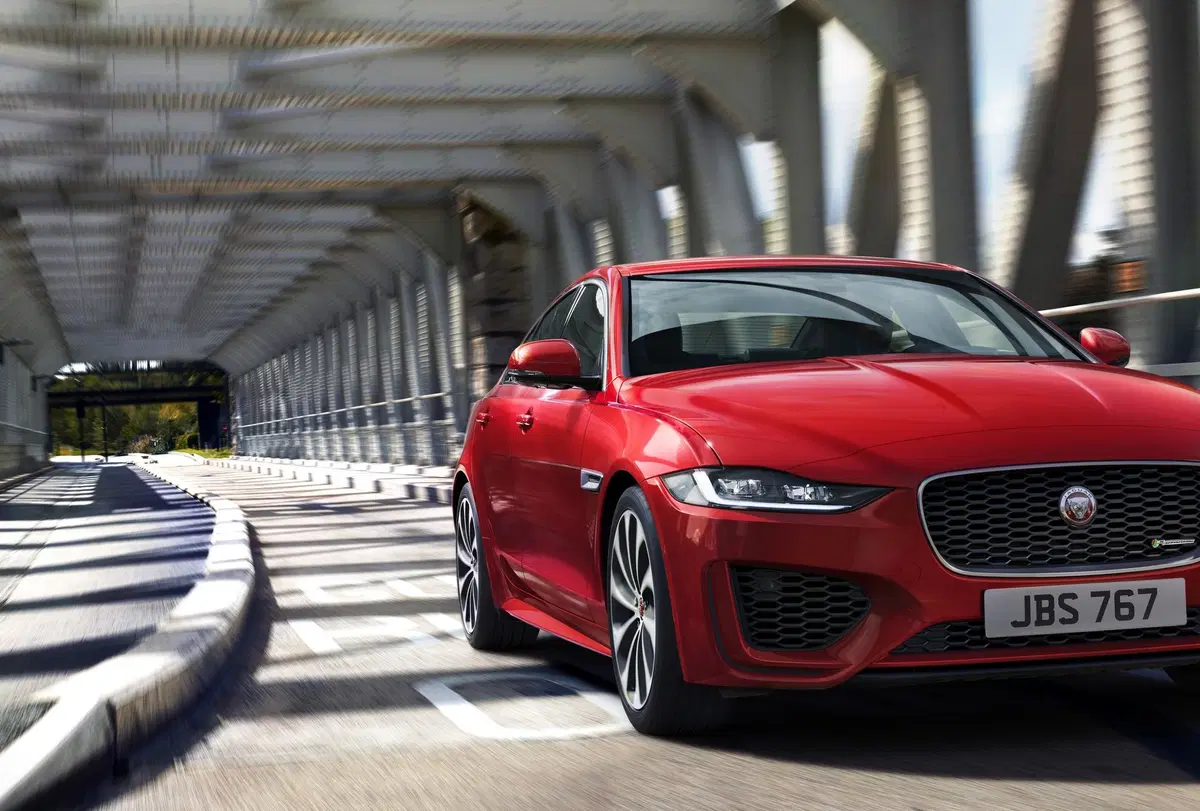 Nuova Jaguar XE: la berlina si rinnova da cima a fondo [Foto e video] (4)