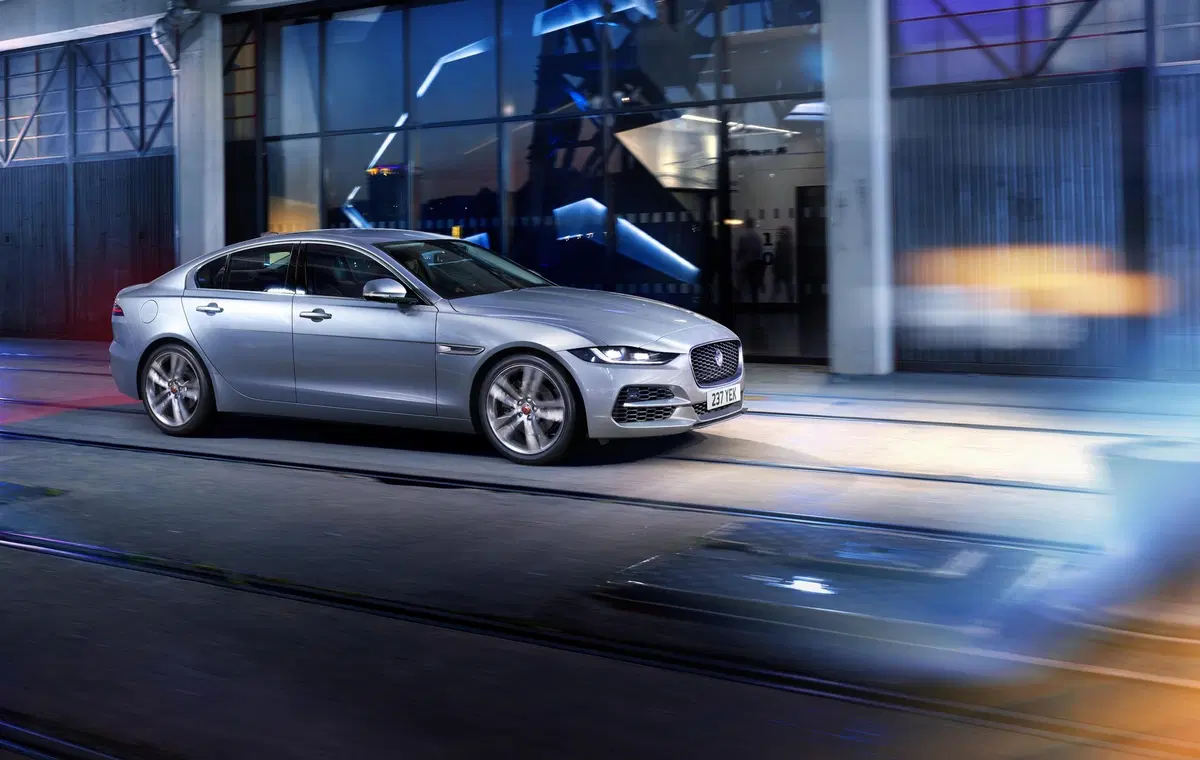 Nuova Jaguar XE: la berlina si rinnova da cima a fondo [Foto e video]
