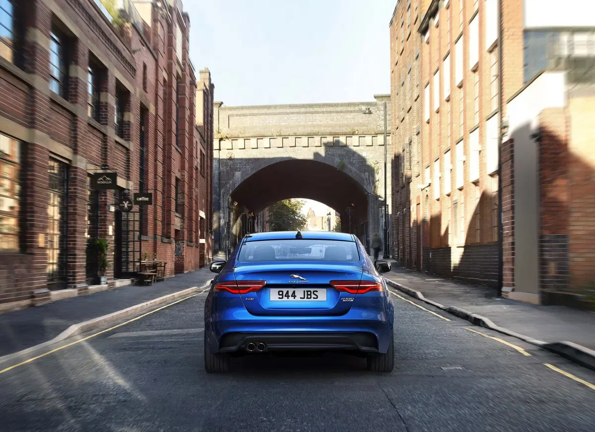 Nuova Jaguar XE: la berlina si rinnova da cima a fondo [Foto e video] (2)