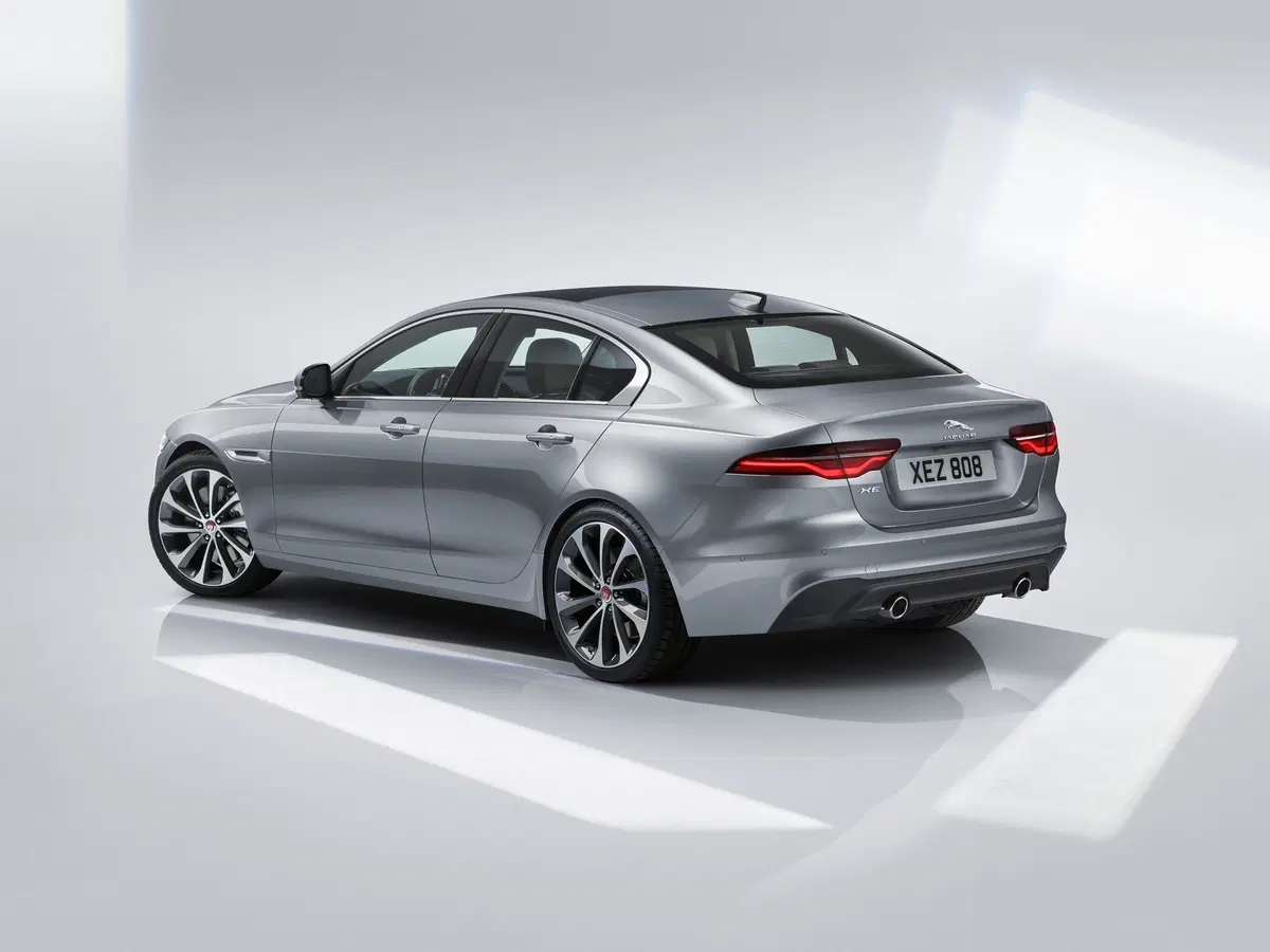 Nuova Jaguar XE: la berlina si rinnova da cima a fondo [Foto e video] (2)