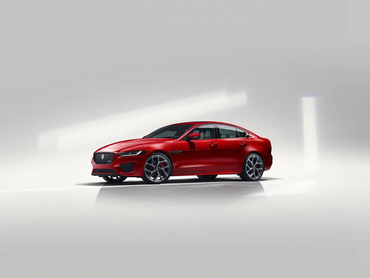 Nuova Jaguar XE: la berlina si rinnova da cima a fondo [Foto e video] (6)
