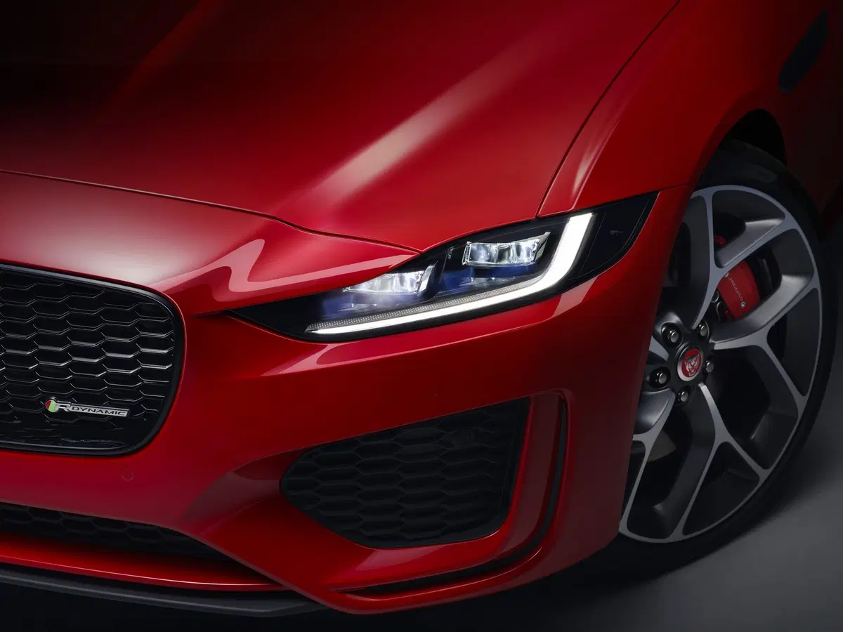 Nuova Jaguar XE: la berlina si rinnova da cima a fondo [Foto e video] (3)