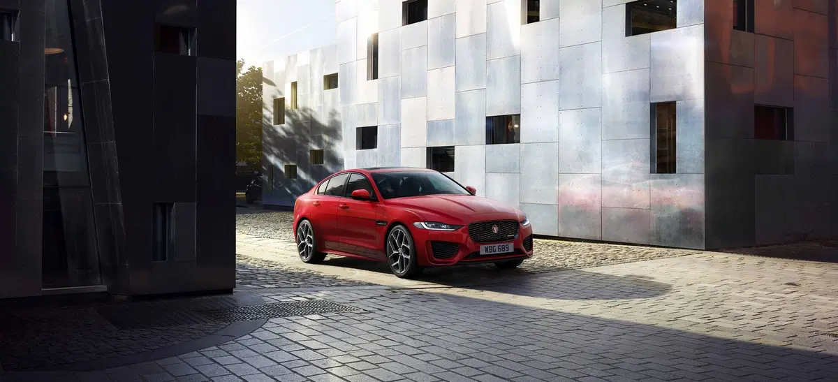 Nuova Jaguar XE: la berlina si rinnova da cima a fondo [Foto e video] (10)