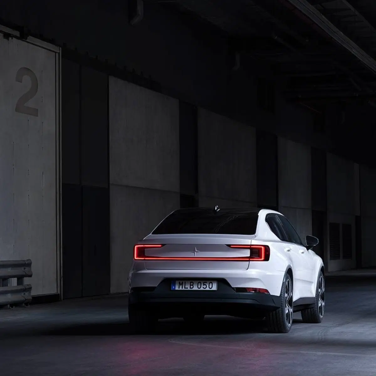 Ecco Polestar 2: la berlina elettrica fa sul serio con € 39000 [video] (4)