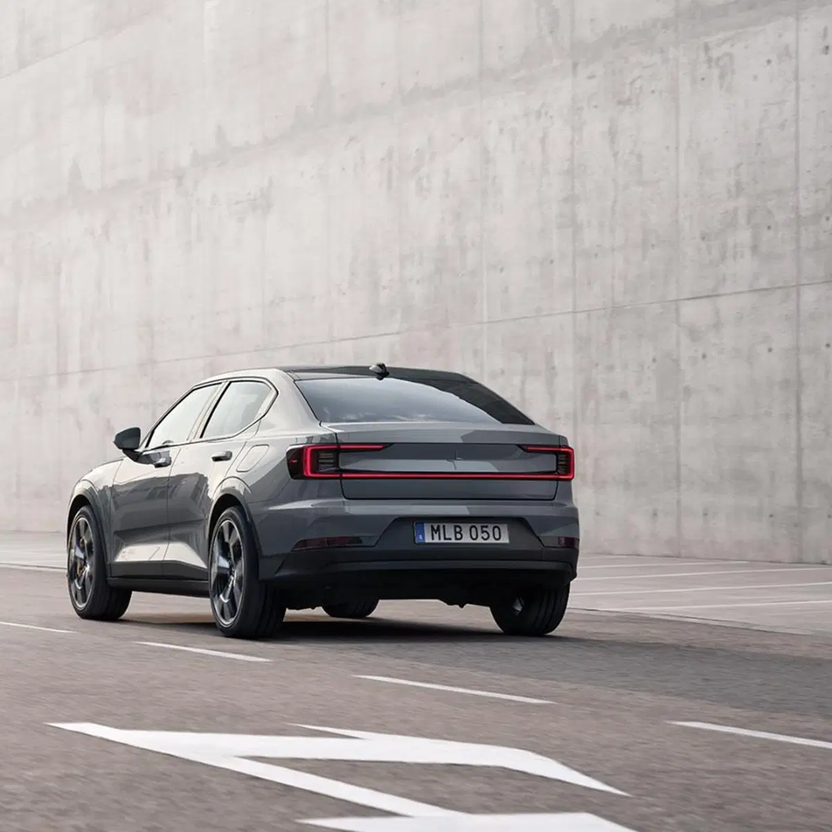 Ecco Polestar 2: la berlina elettrica fa sul serio con € 39000 [video] (5)