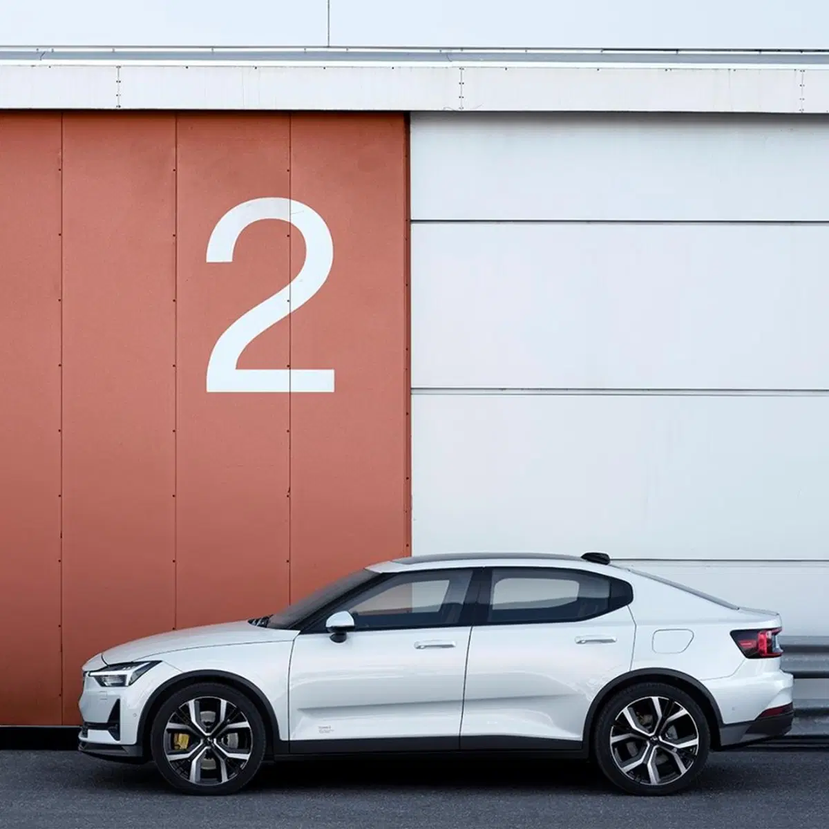 Ecco Polestar 2: la berlina elettrica fa sul serio con € 39000 [video] (2)