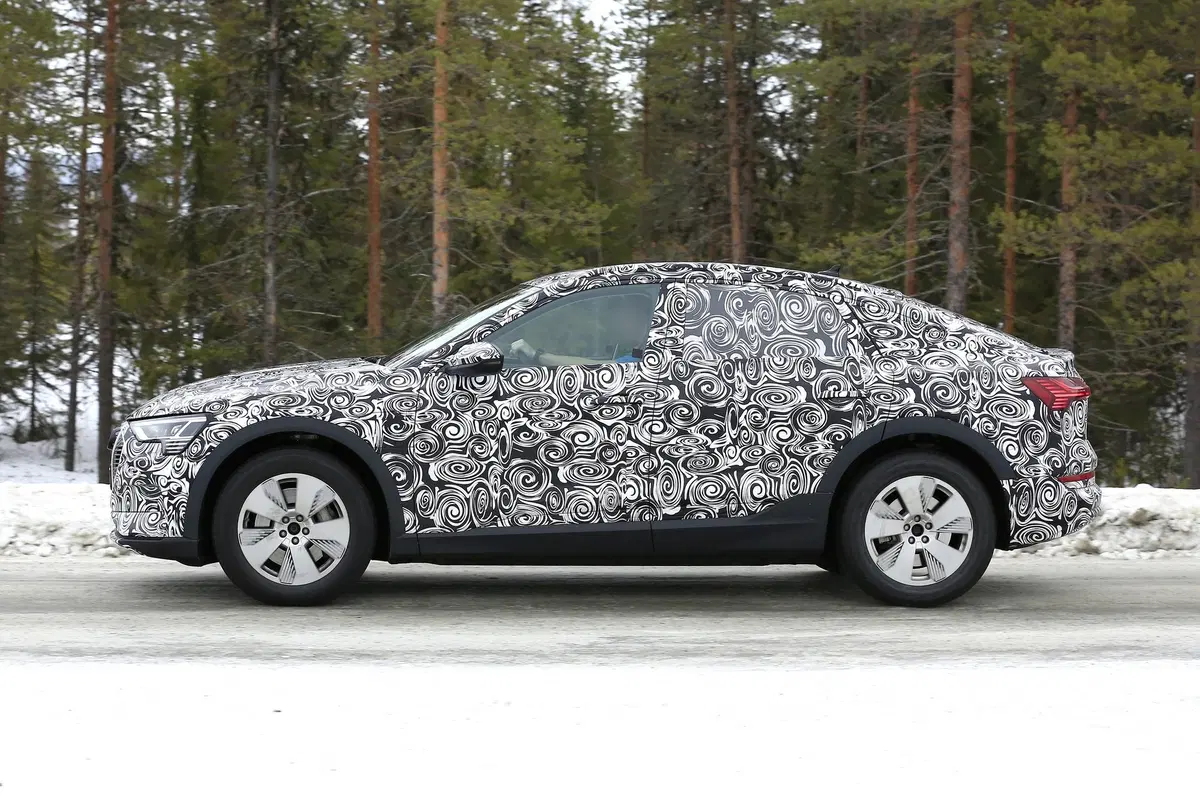 Audi e-tron: il SUV elettrico diventa Sportback [Foto spia] (2)