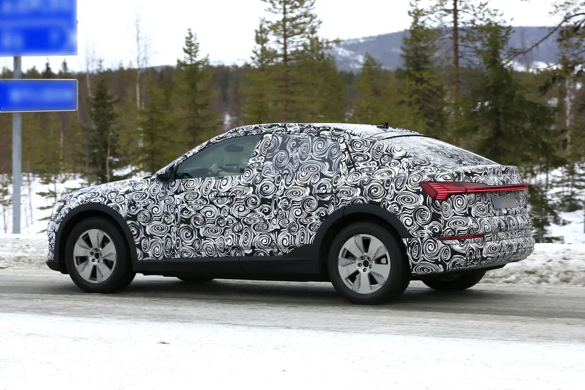Audi e-tron: il SUV elettrico diventa Sportback [Foto spia] (7)
