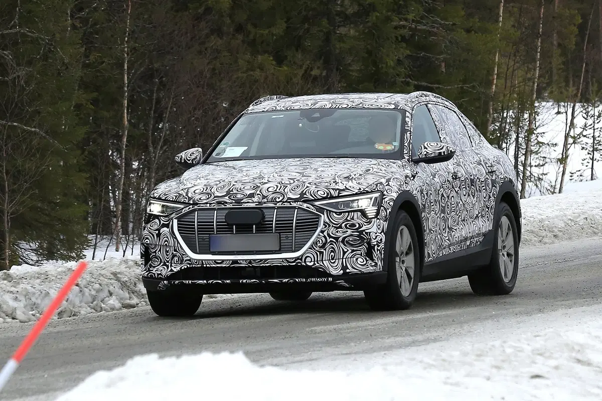 Audi e-tron: il SUV elettrico diventa Sportback [Foto spia] (9)