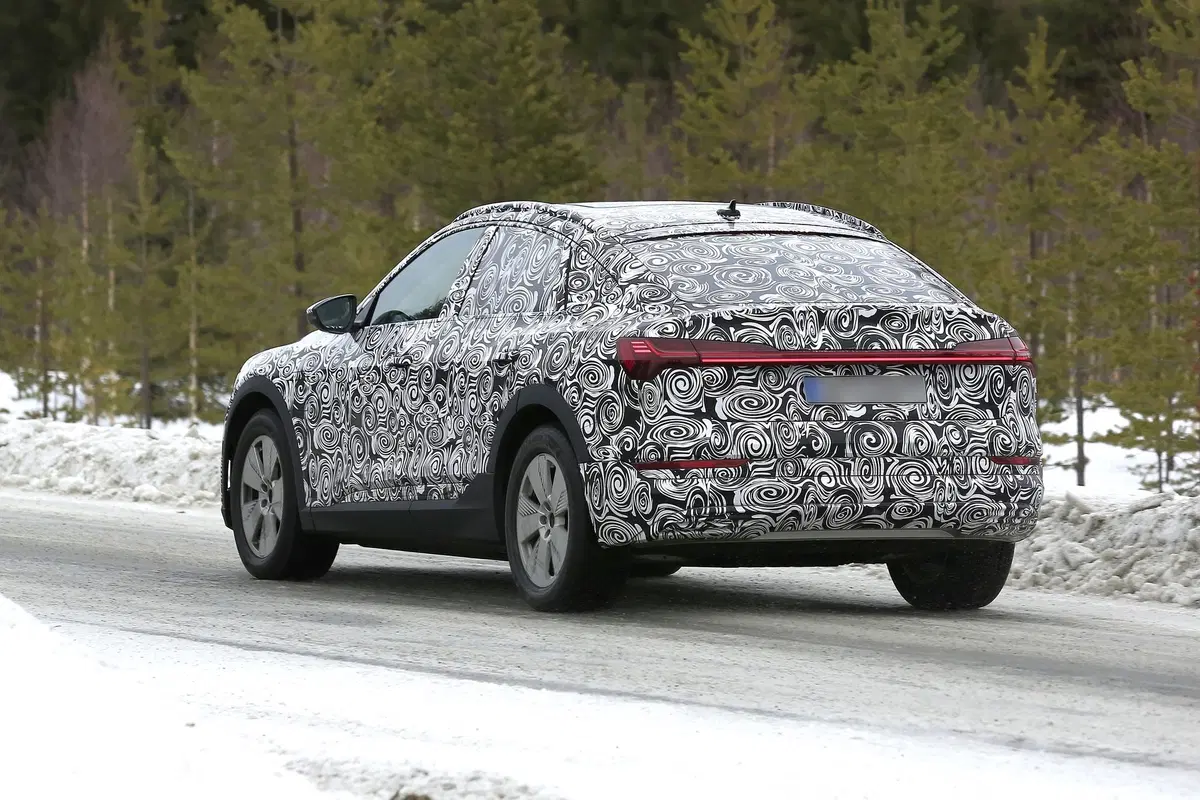 Audi e-tron: il SUV elettrico diventa Sportback [Foto spia] (3)