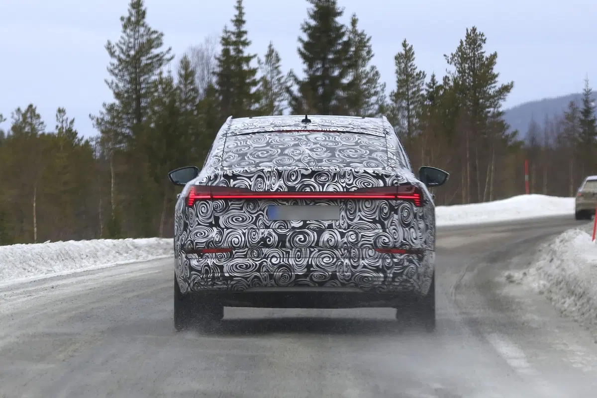 Audi e-tron: il SUV elettrico diventa Sportback [Foto spia] (5)