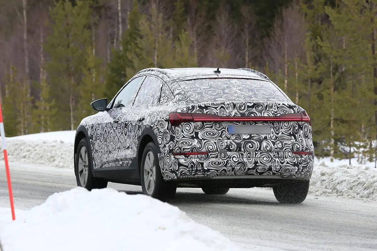 Audi e-tron: il SUV elettrico diventa Sportback [Foto spia] (8)