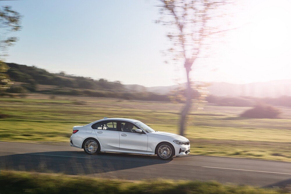 Tecnologia e comfort sono le parole d'ordine della nuova BMW Serie 3