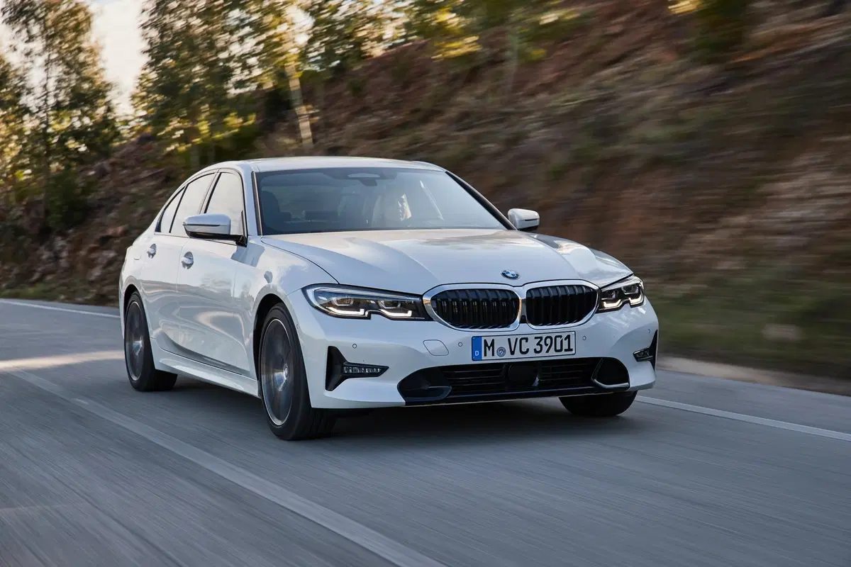 BMW Serie 3 2019 | La G20 è spaziosa e tecnologica [Video] (14)
