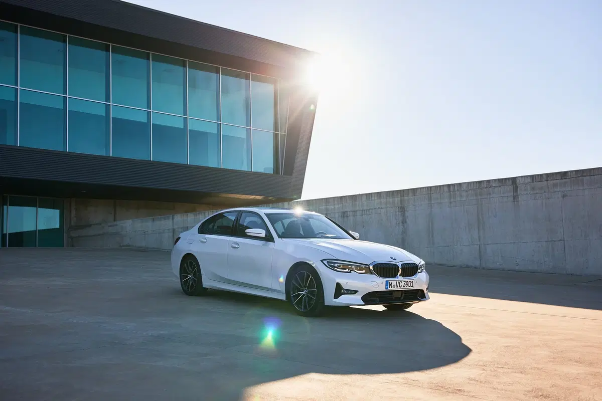 BMW Serie 3 2019 | La G20 è spaziosa e tecnologica [Video] (17)