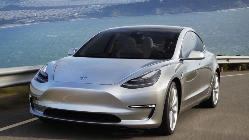Elon Promette, Tesla mantiene e i clienti corrono: ecco la Model 3 da 30.000 euro