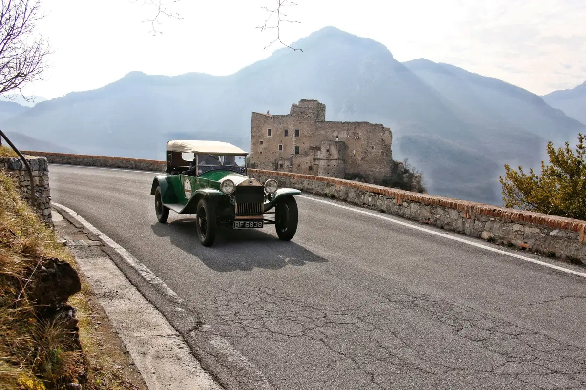 Coppa Milano Sanremo: 70 auto classiche e 5 Moto Guzzi di Moto.it pronte!  (10)