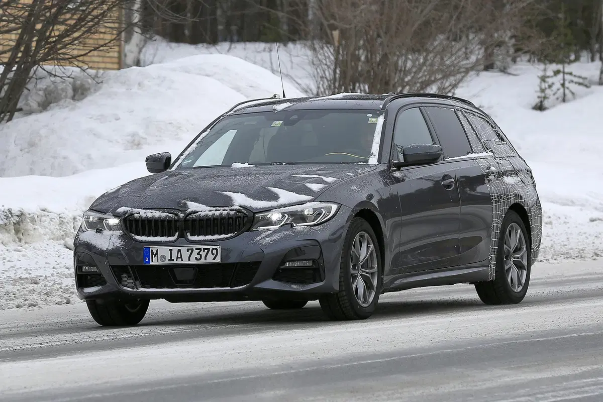 BMW Serie 3 Touring: avvistata la station wagon [Foto spia] (7)