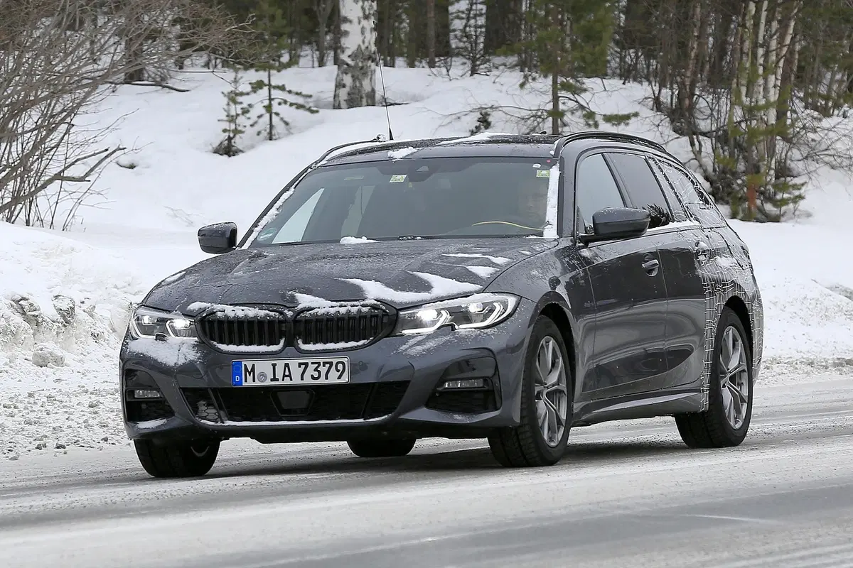 BMW Serie 3 Touring: avvistata la station wagon [Foto spia] (10)